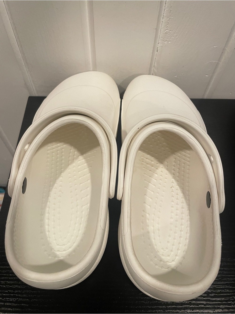 CROCS unisex Classic Clogs in White size M6/W7 - Picture 3 of 10